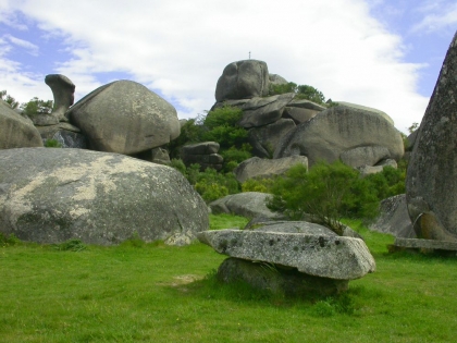 Município convida valencianos a conhecer o património através do Trilho Pedestre do Castelo da Furna