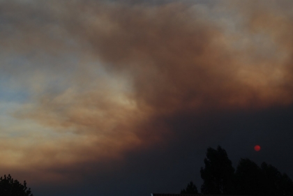 Incêndio em prédio obriga a realojar moradora