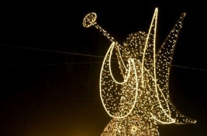 Executivo alarga iluminação de Natal a mais rotundas e ruas