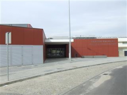 Concelho com taxas de escolarização em níveis superiores à média nacional e regional