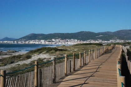 Câmara homenageia nadadores-salvadores e concessionário da praia da Gelfa